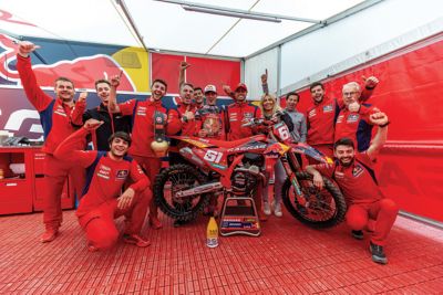 タダシショージ　8　レース膝丈　ワインレッド Jorge Prado on MXGP of Sardegna Overall Win - Racer X ワンピース