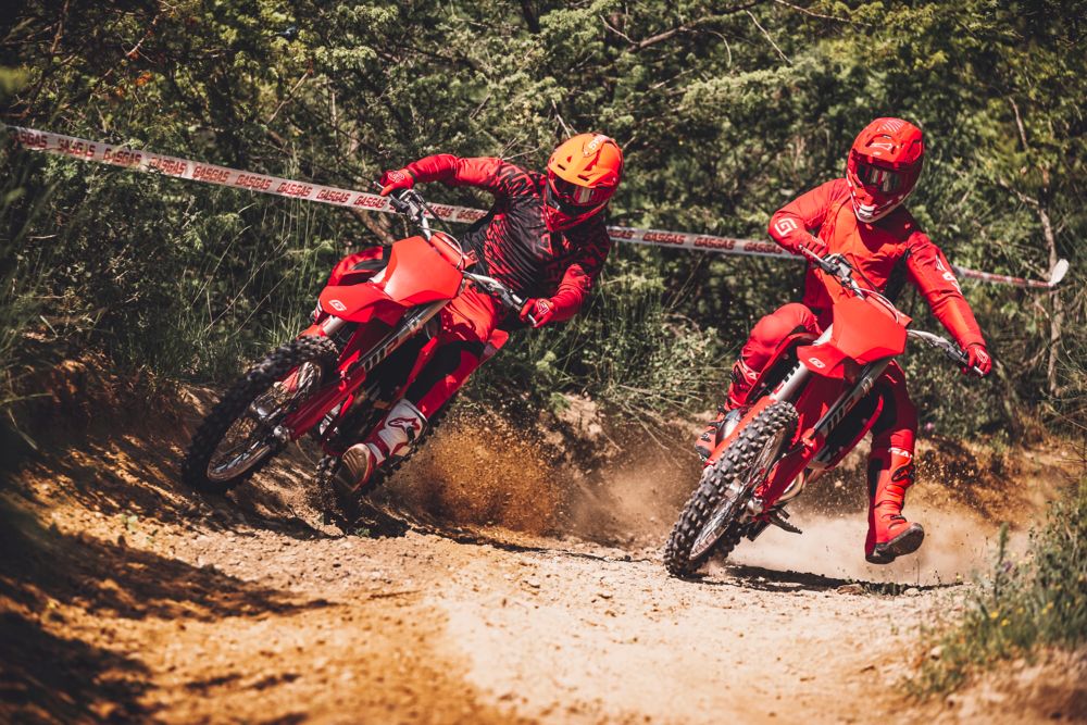 Estriberas Off Road rojo Beta - Fabregues Motos