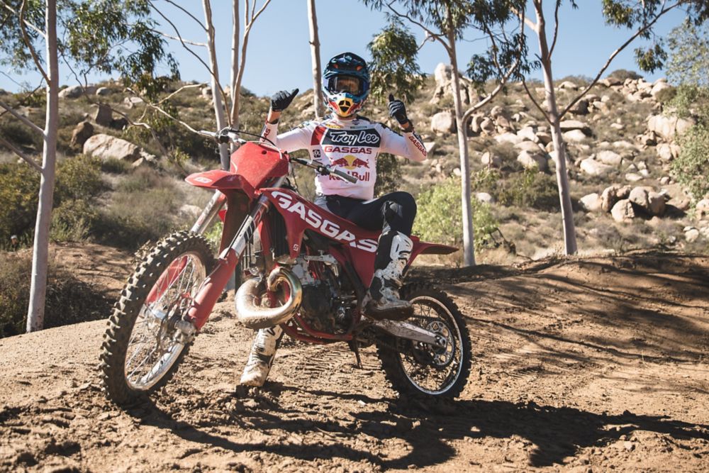 camión embarazada césped JUSTIN BARCIA PUTS THE AWESOME GASGAS MC 250 THROUGH ITS PACES