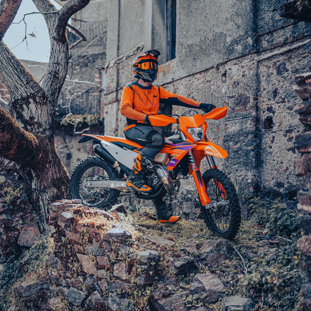 Trilha de Moto CRF 230 e KTM 300 Lugar Top Demais 