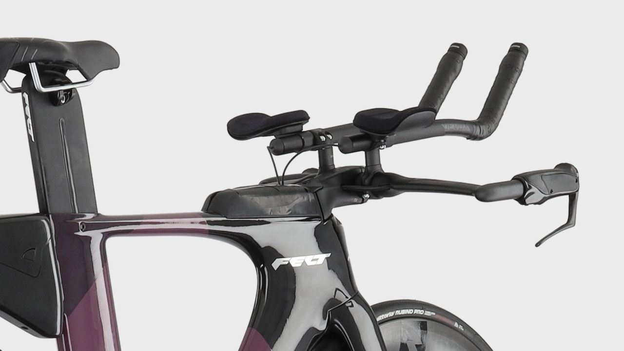 FELT_IAx_ADV_105_Di2_cockpit