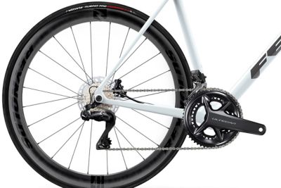FR-ADV-Ultegra-Di2-lightning-white-drivetrain