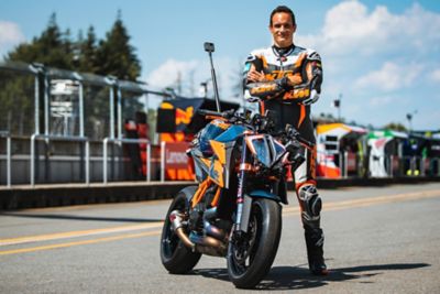 ULTIMATE ORANGE EXPERIENCE FEAT. ALEX HOFMANN