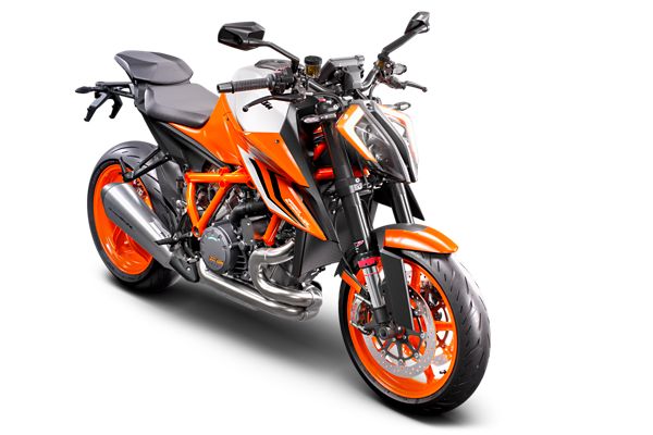 KTM-naked-my23-1290-super-duke-r-studio-image-right