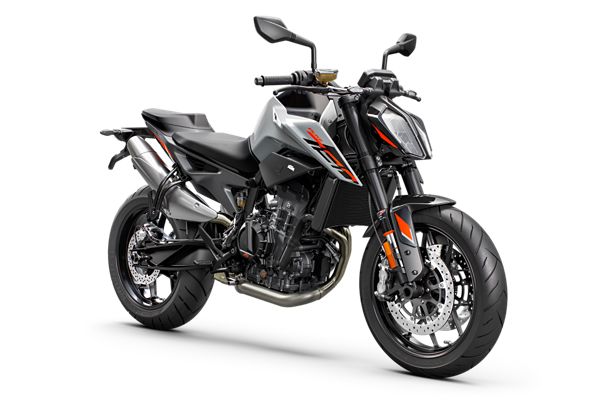 KTM-naked-my23-790-duke-studio-image-right