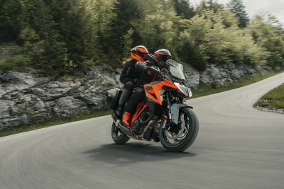 KTM スポーツツアラー - 高速ツーリングバイク | KTM 日本