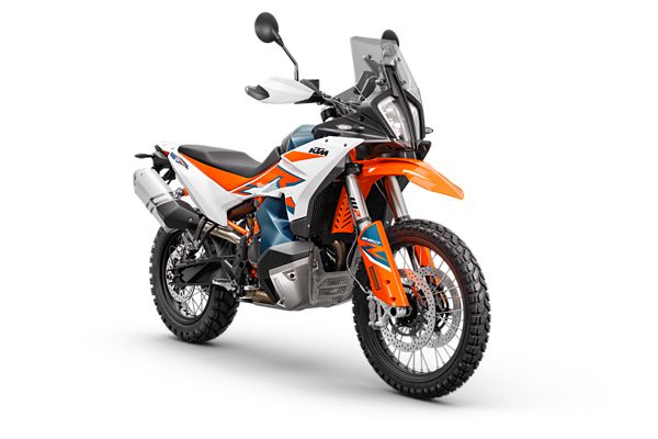 KTM-travel-my23-890-adventurer-studio-image-right