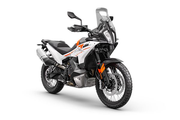 KTM-travel-my24-790-adventure-studio-image-right