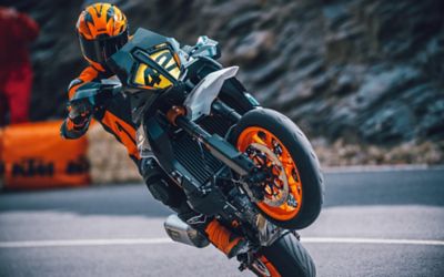 KTM 890 SMT PressKit