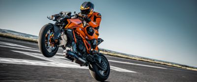 スペード Ｎｏ．4(まとめ) 2023 - 2024 KTM SUPERDUKE 1390 SLIP-ON EXHAUSTS AND COMPLIANT OPTIONS