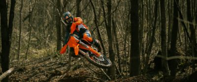 MY25-KTM-250XC-action-5