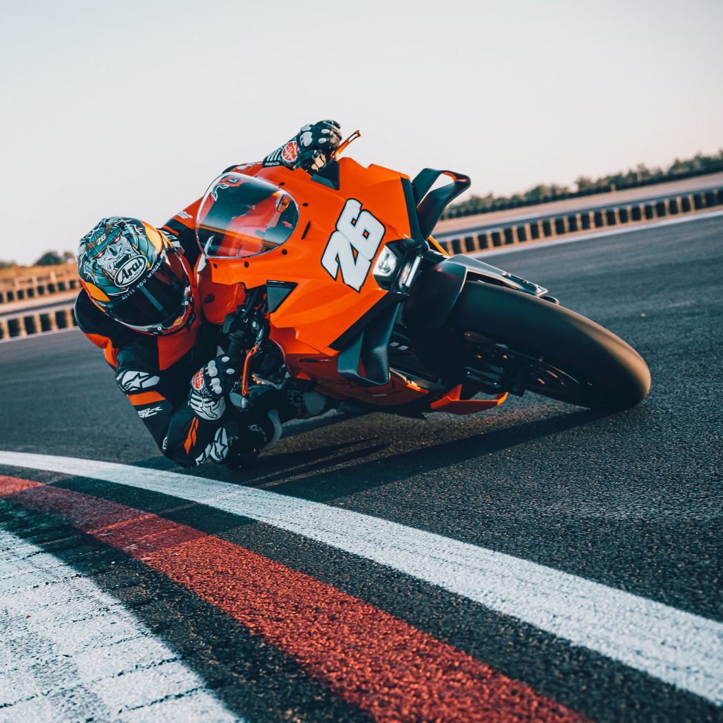 KTM RC125 走行6700km KTM RC125 sports bike review. Including a Ride review and speed