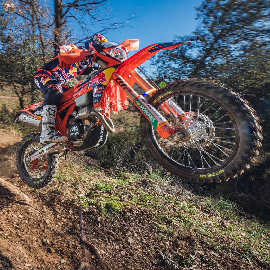 Enduro off online road