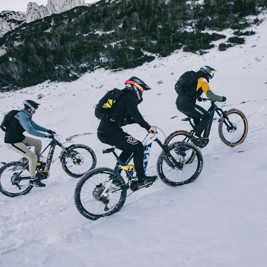 Faire du VTT dans la neige Husqvarna Canada