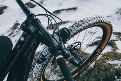 E-MTB Reifen mit Schnee