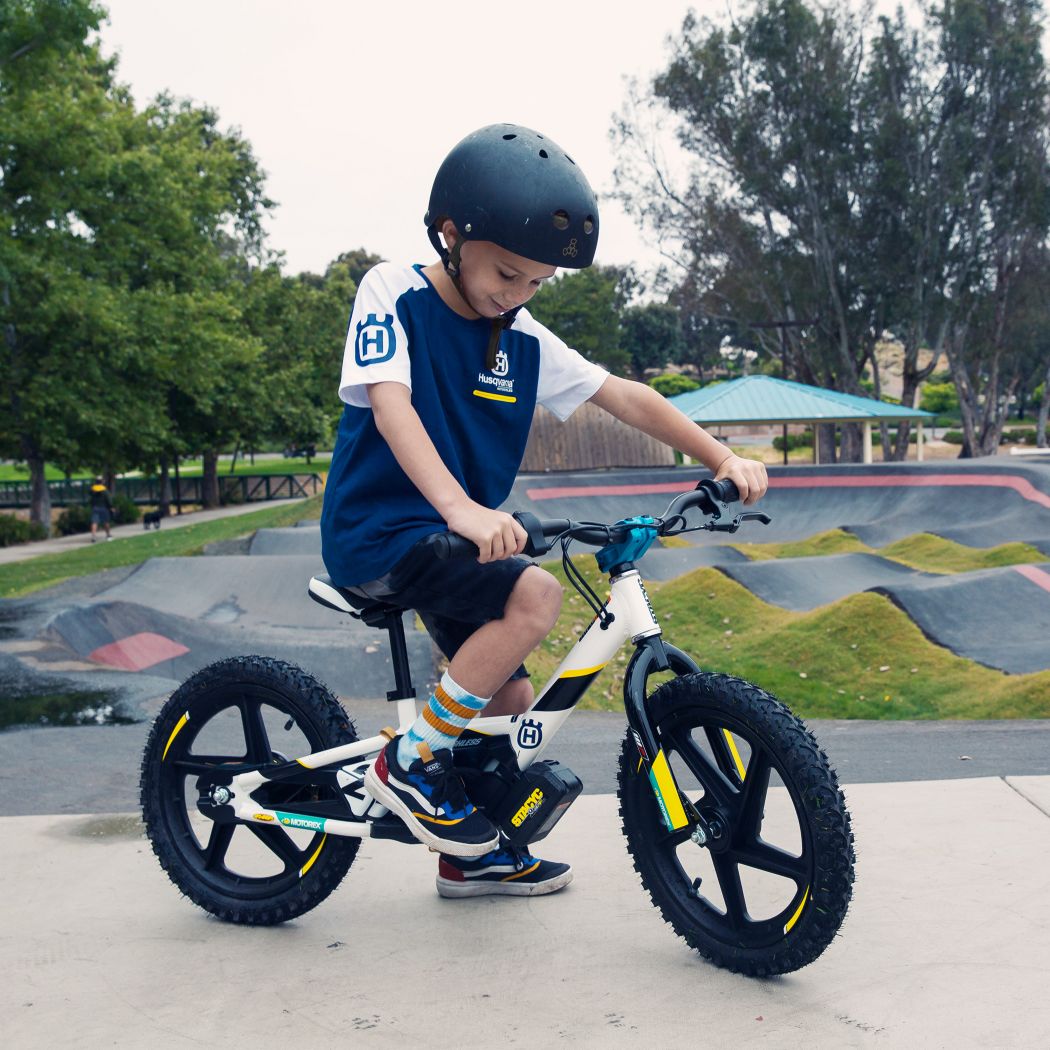 Bici de entrenamiento Husqvarna para niños - Motorbike Magazine