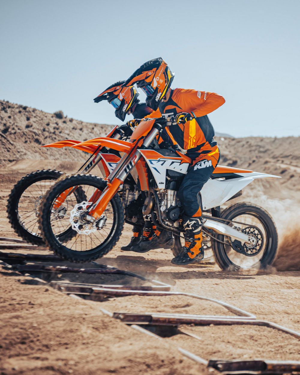 KTM présente sa gamme de motos Enduro 2023