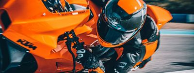 KTM lança a esportiva para pista RC 8C com preço na casa dos R