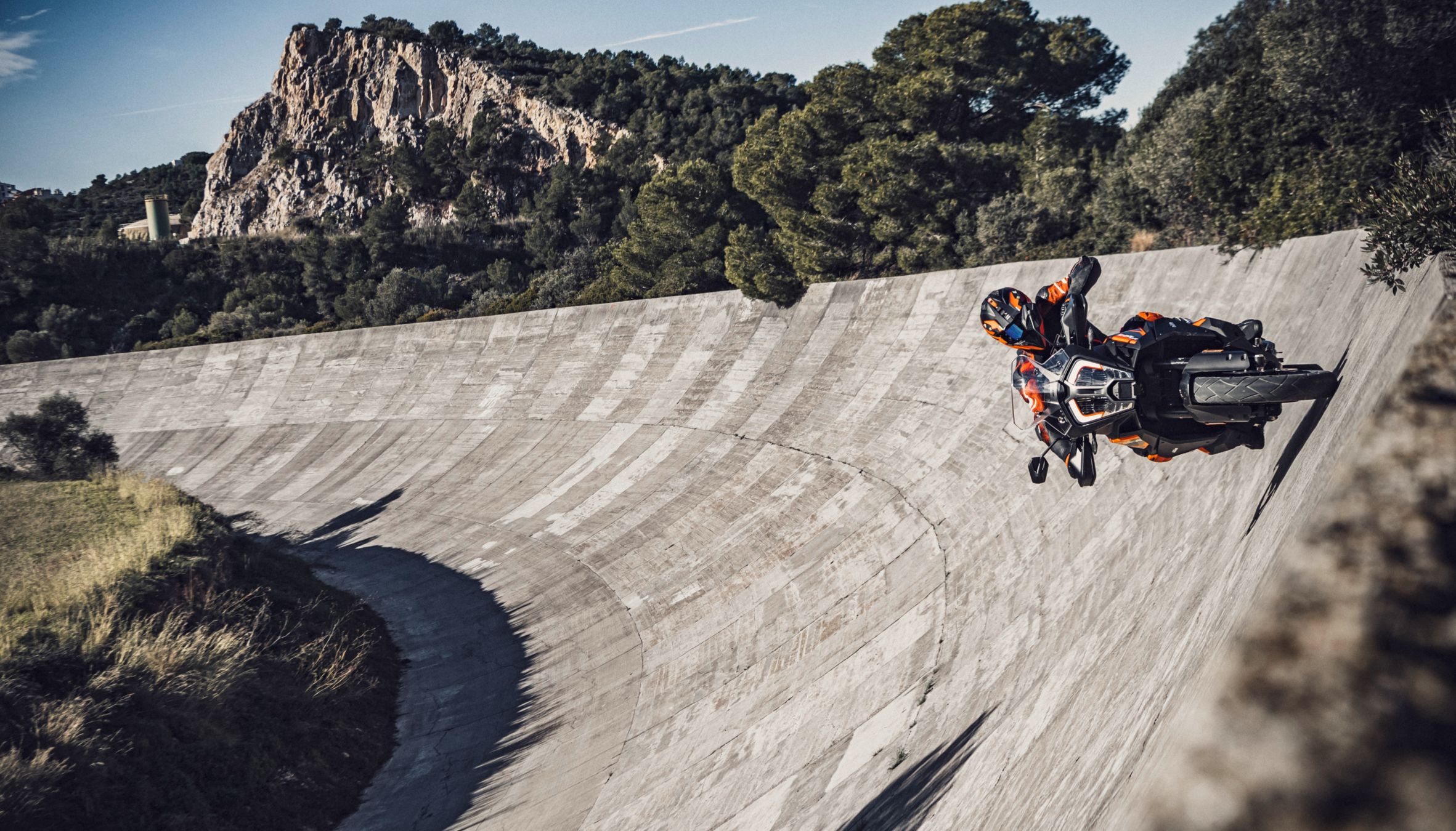 https://s7g10.scene7.com/is/image/ktm/travel-segment-header:XLarge?wid=2363&hei=1350&dpr=off