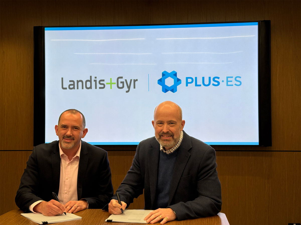 David Maclean, SVP of APAC Landis+Gyr and Rob Amphlett Lewis, Group Executive at PLUS ES.