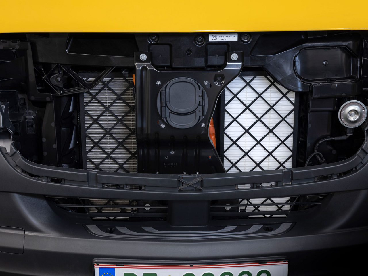 Installation of the MANN+HUMMEL front-end filter