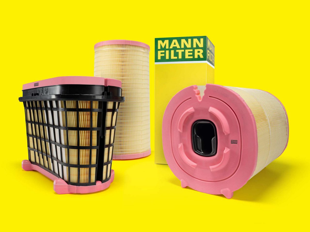 MANN-FILTER air filter with nanofibers for commercial vehicles
