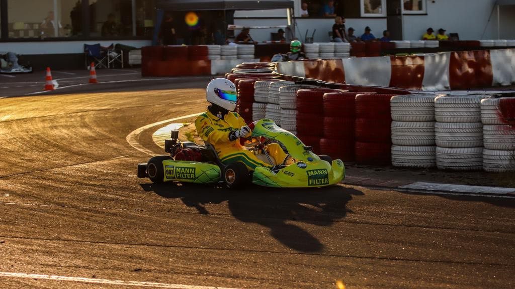 ADAC GTC: MANN-FILTER Team RBM - kart racing scene