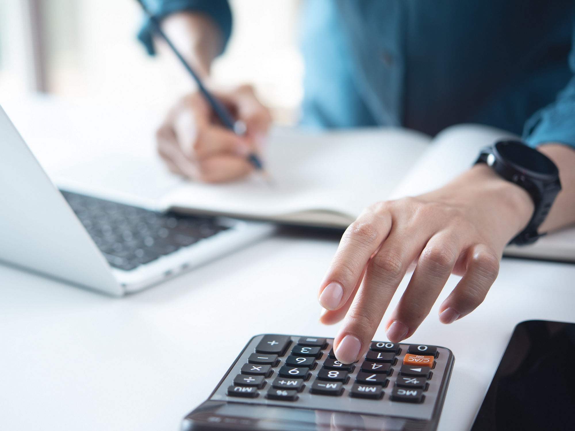financial-calculation-and-budget-planning-for-operational-cost-analysis