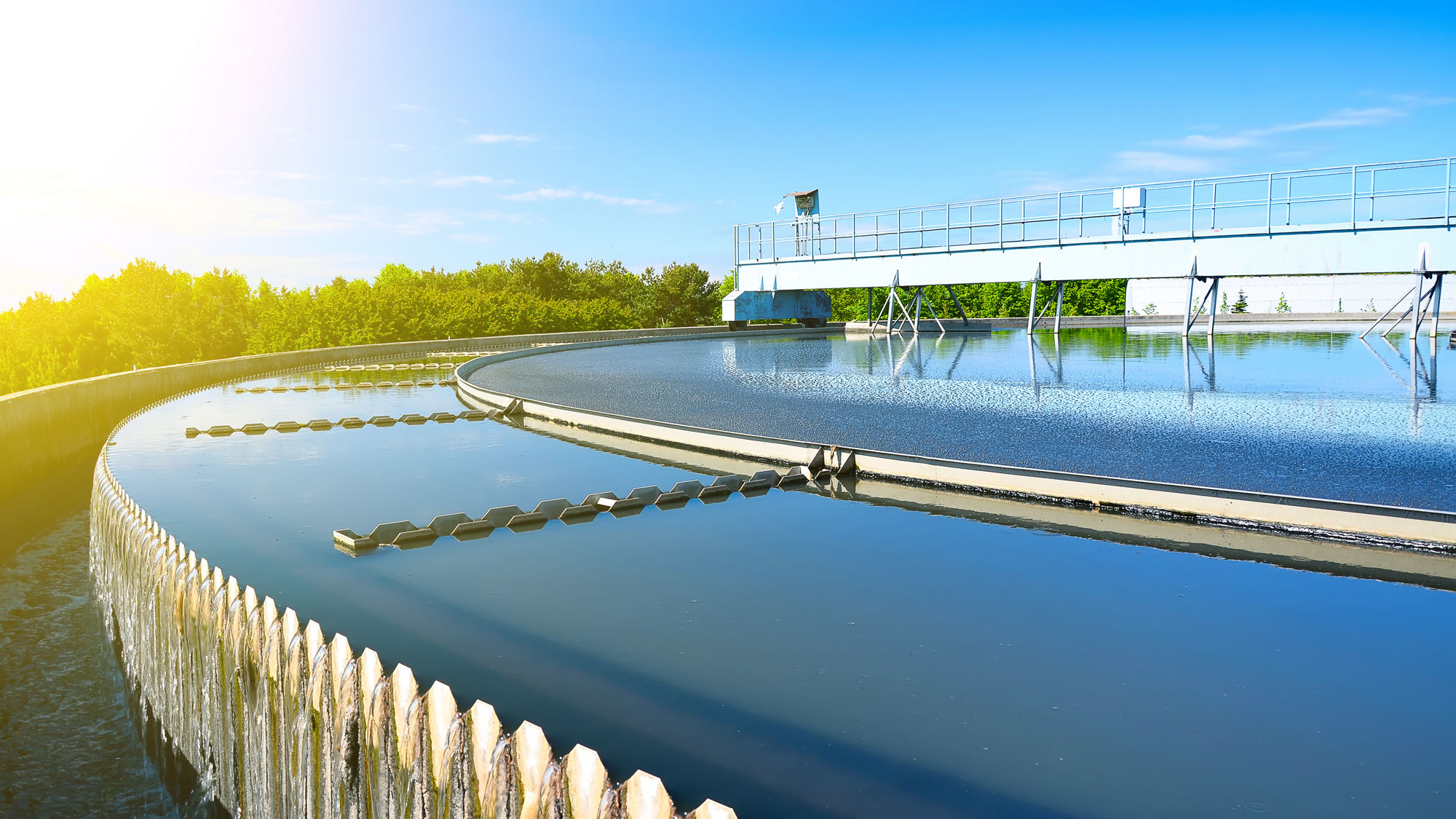 circular-clarifier-basin-in-a-water-treatment-facility-supporting-wastewater-cleaning-and-processing