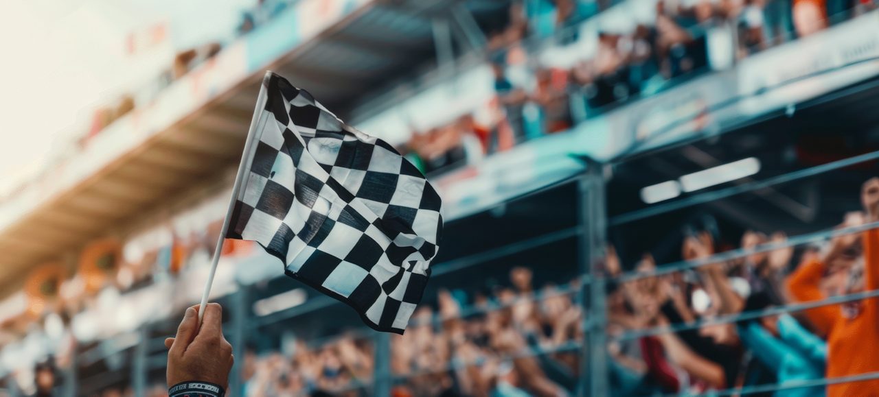 레이스에서 체크무늬 깃발