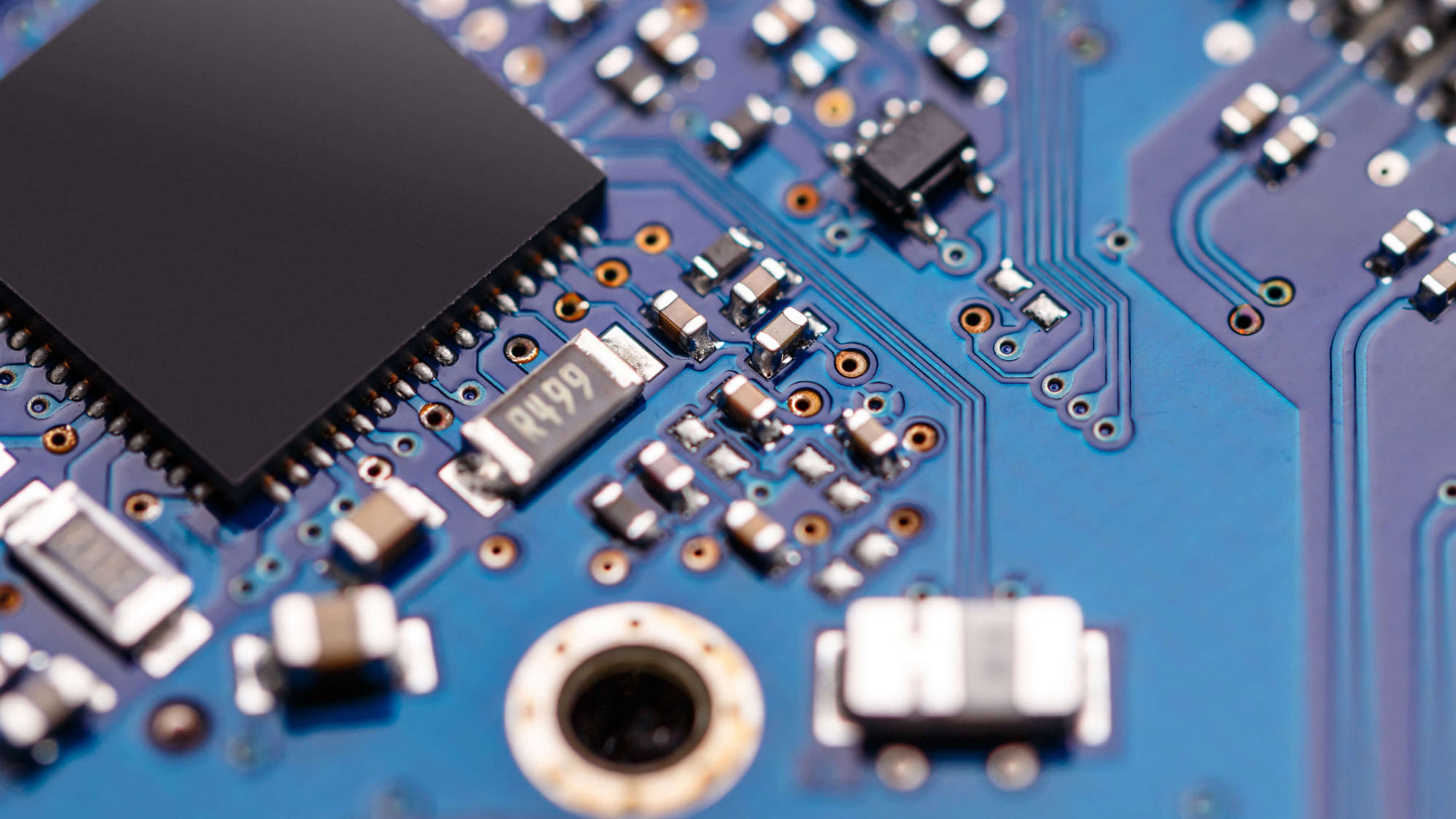 Filtration solutions for electronics and semiconductor production plants 