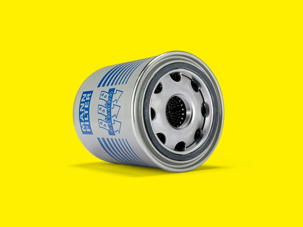 Cartucho secador de aire MANN-FILTER plata con marca azul para vehículos comerciales