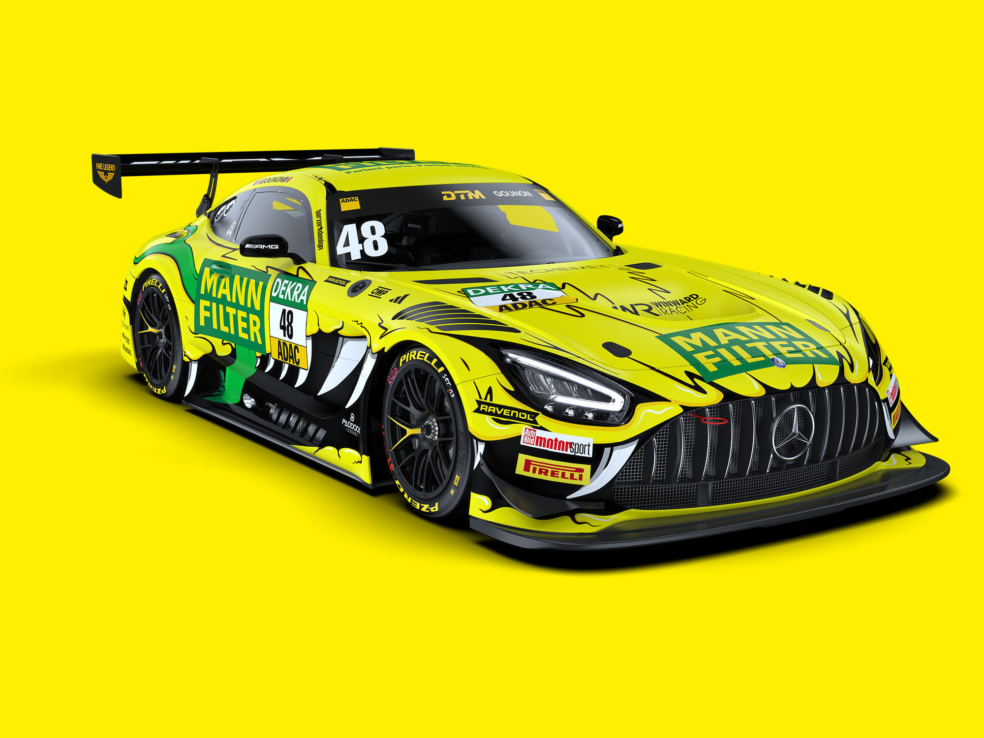 Mercedes-AMG GT3 Rennwagen in MANN-FILTER Design für die DTM auf einem leuchtend gelben Hintergrund