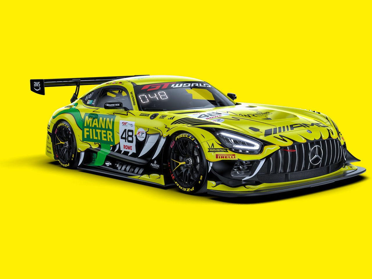 Mercedes-AMG GT3 Rennwagen in MANN-FILTER Design für die GTWC auf leuchtend gelbem Hintergrund