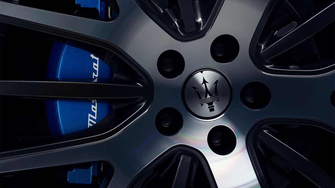 Dettaglio del cerchio di Maserati Levante Hybrid