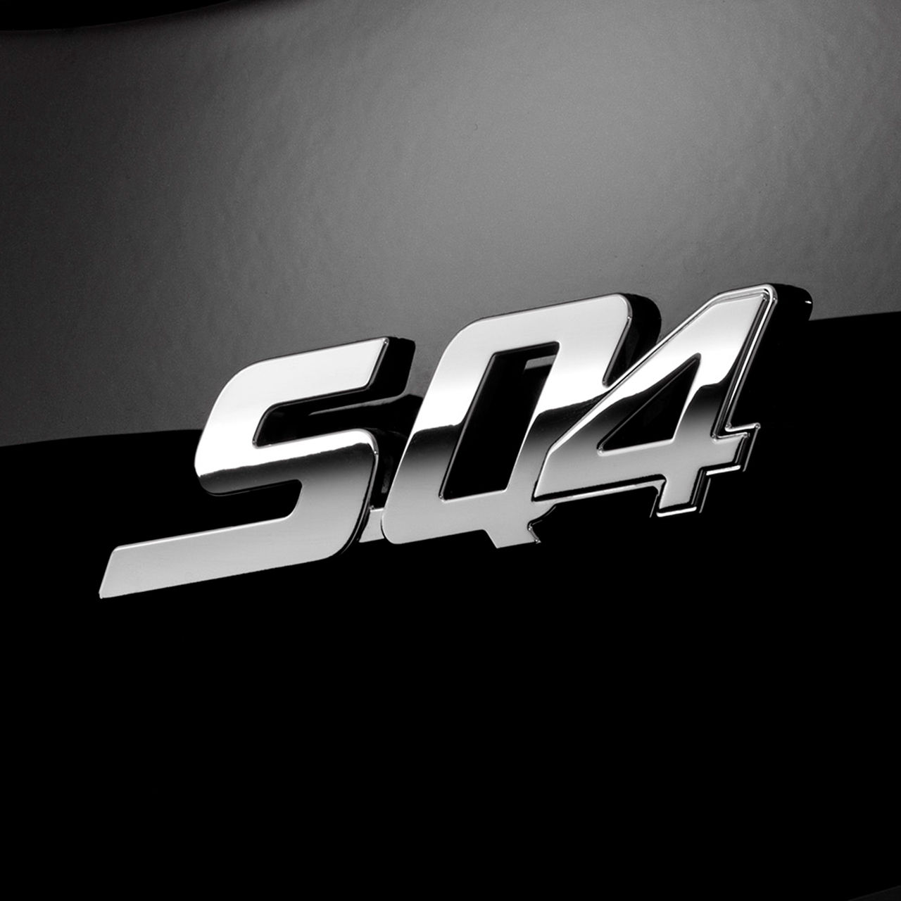 Logo SQ4 del sedán Maserati Quattroporte
