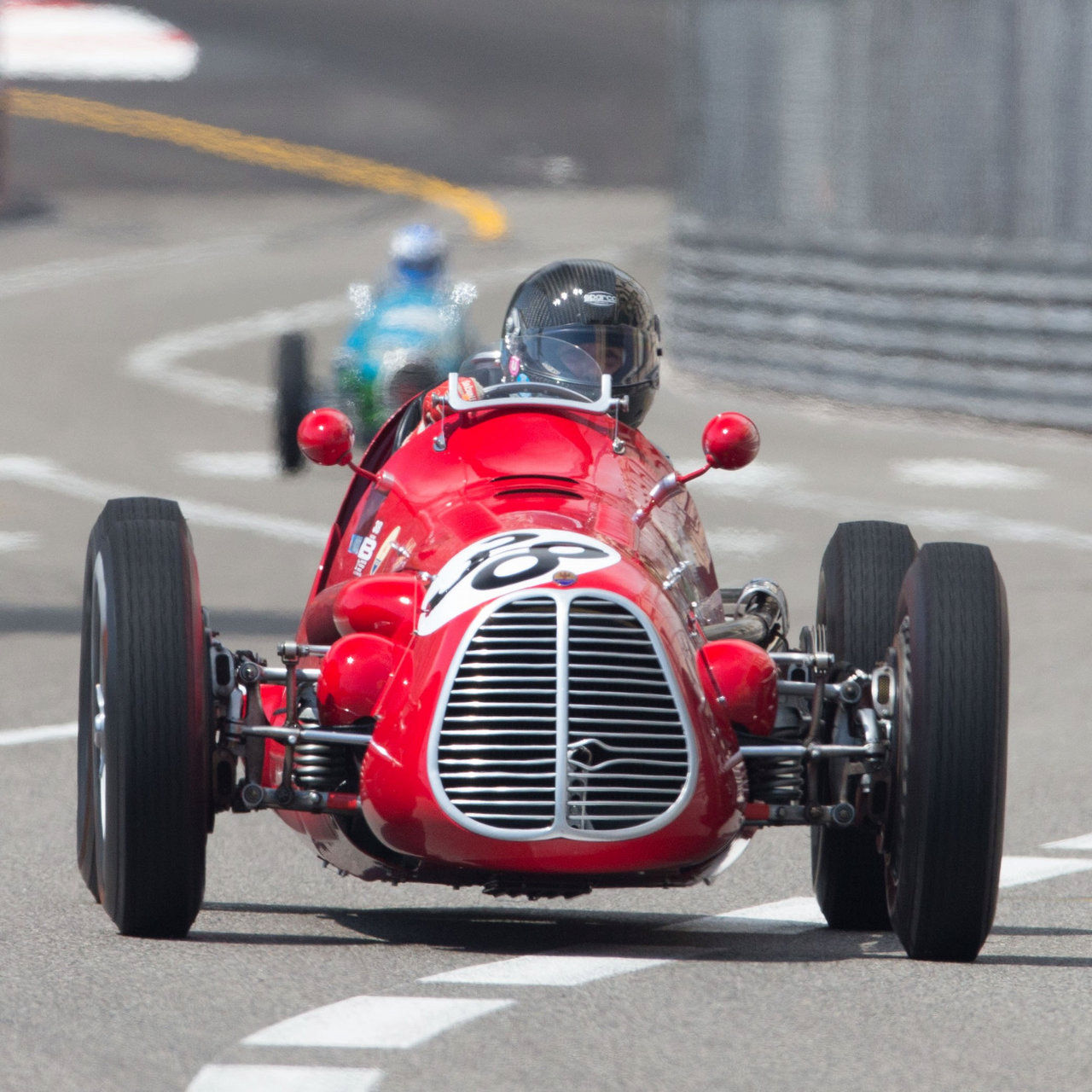 Vehículo Maserati durante la competición de Monaco Historic Grand Prix