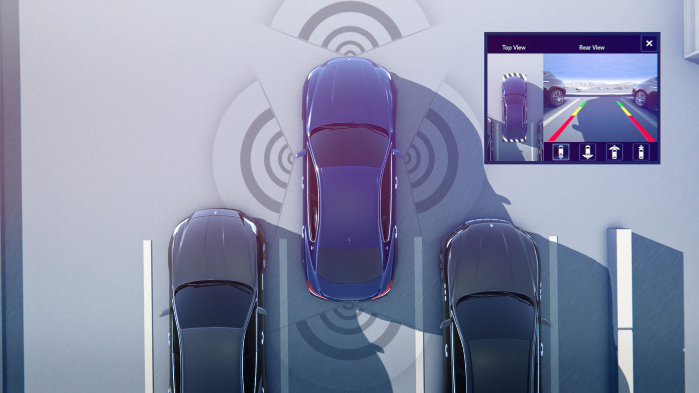 Vehículo Maserati que entra en un aparcamiento con radares de la cámara de visión de 360°