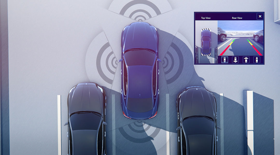 Vehículo Maserati que entra en un aparcamiento con radares de la cámara de visión de 360°