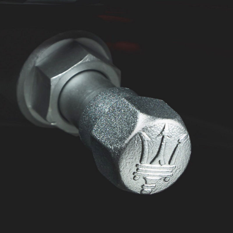 Maserati GranTurismo Zubehör: Schraube mit Maserati Logo