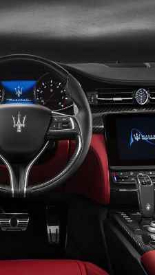 Infotainment System And Connection With Mobile Devices Maserati