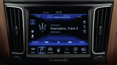 Infotainment System And Connection With Mobile Devices Maserati