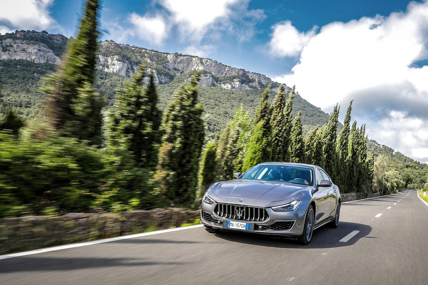 Maserati Ghibli en montaña