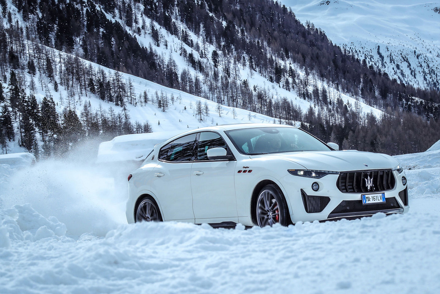 Maserati Levante sobre la nieve