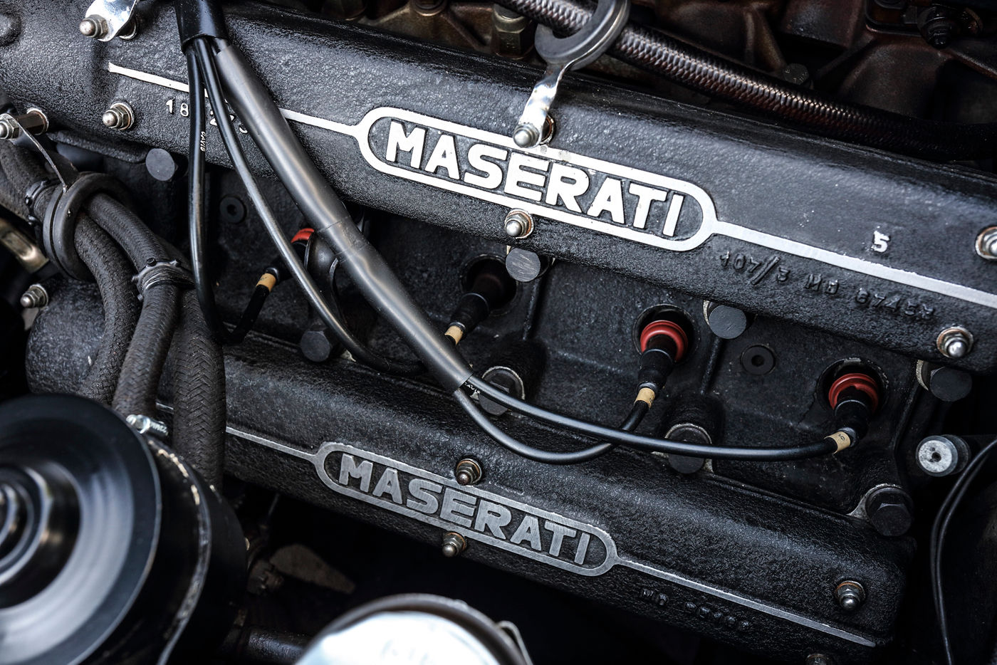 50 Jahre Maserati Indy Coupé, Lackierung Oro Metalizzato, 4,2-Liter-V8-Motor