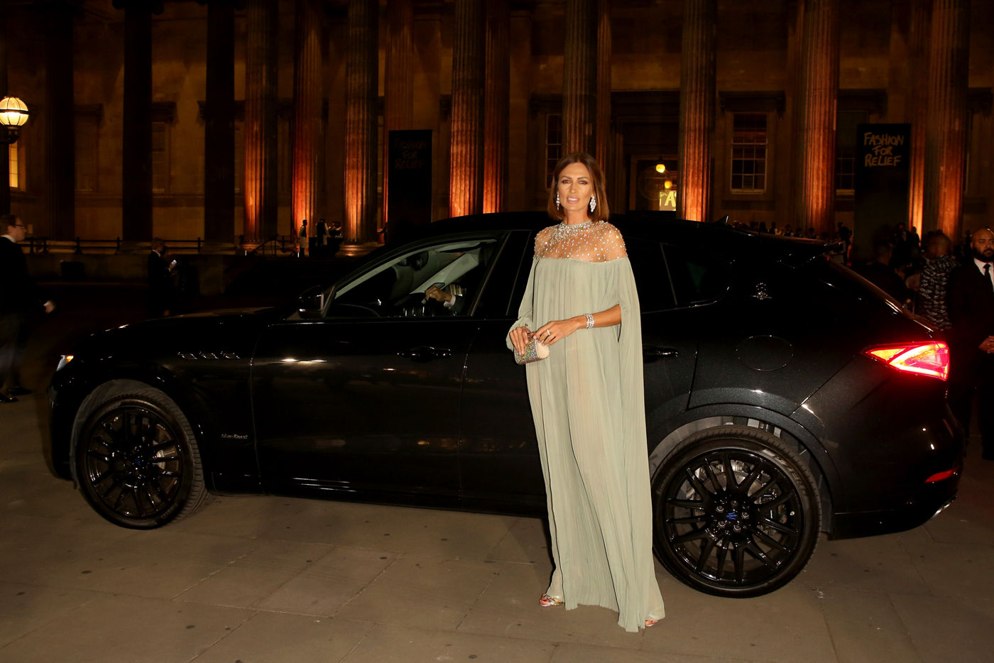 Nieves Álvarez durante la Fashion For Relief delante de un Maserati