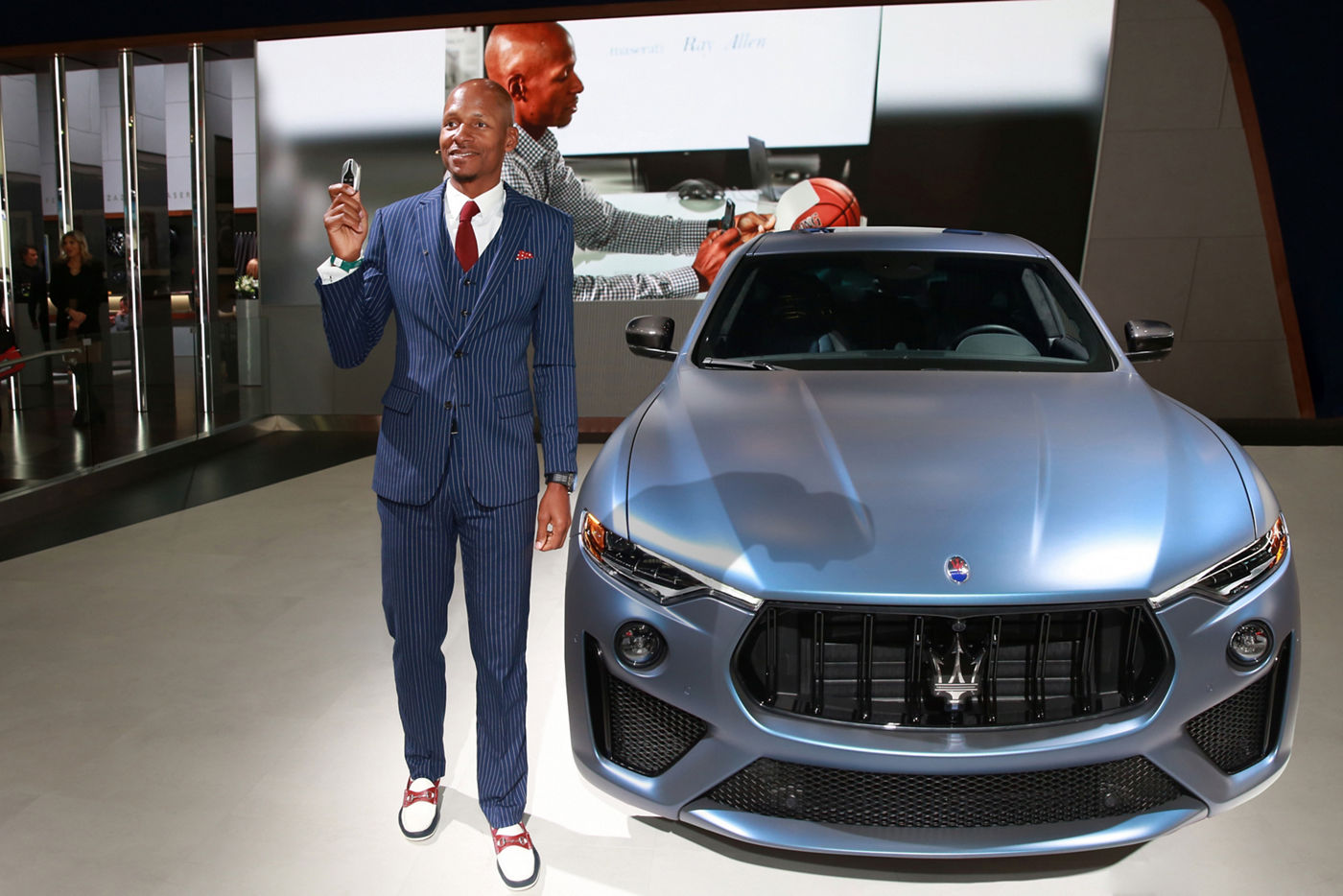Ray Allen cerca de un Maserati Levante