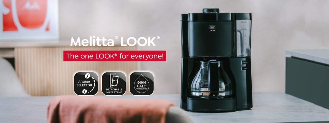 Melitta® SW6 Look Basic minimalistic kitchen with Melitta® SW6 Hero Banner minimalistic kitchen with wooden elements with black Filter Coffee Machine