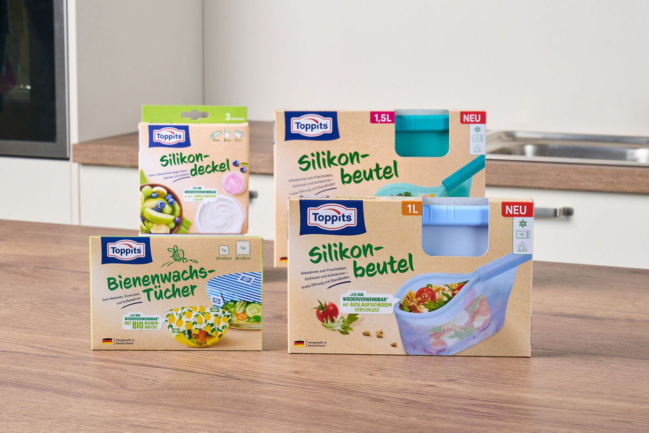 Toppits Wiederverwendbare Produkte auf einer Holzplatte 