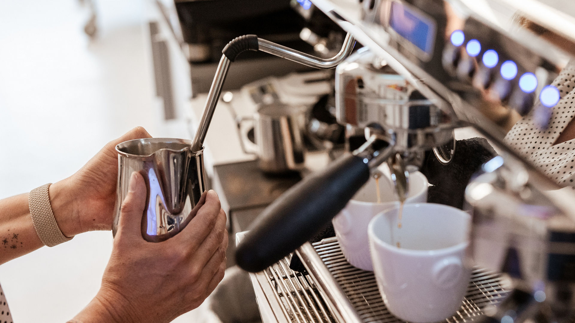 Semi-automatic barista machine